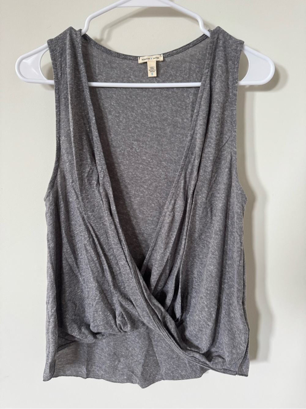 NWOT silence + noise Gray Draped V-Neck High-Low Hem Sleeveless Top